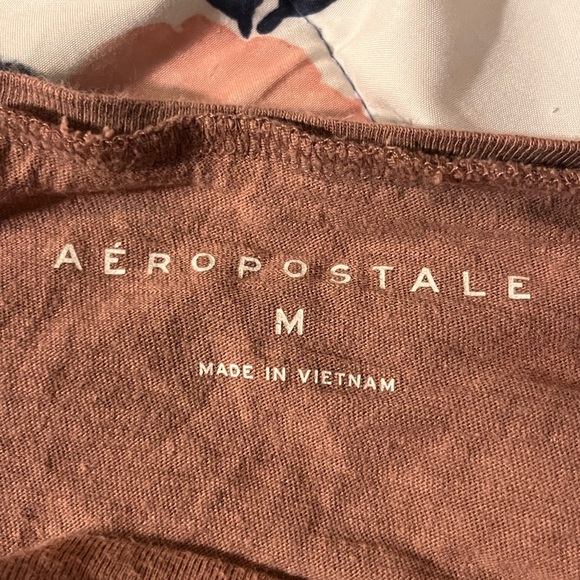 Pink Aéropostale crop top!! - Picture 2 of 4